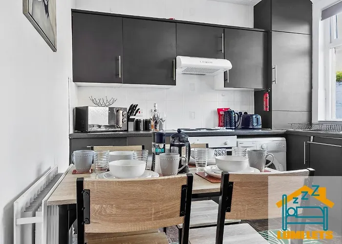 Сasa de vacaciones 2br In Sleeps 8 Close To Bae Systems, Hospital, Lakes