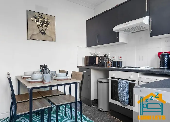 Сasa de vacaciones 2br In Sleeps 8 Close To Bae Systems, Hospital, Lakes *